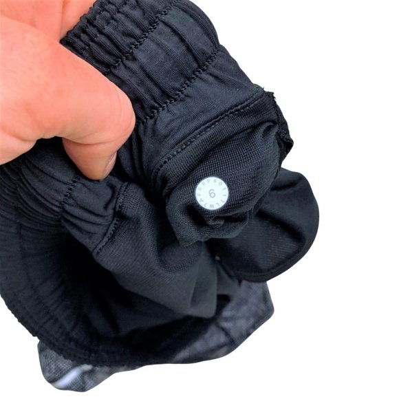 Lululemon Hotty Hot Short (6) - Picture 4 of 6